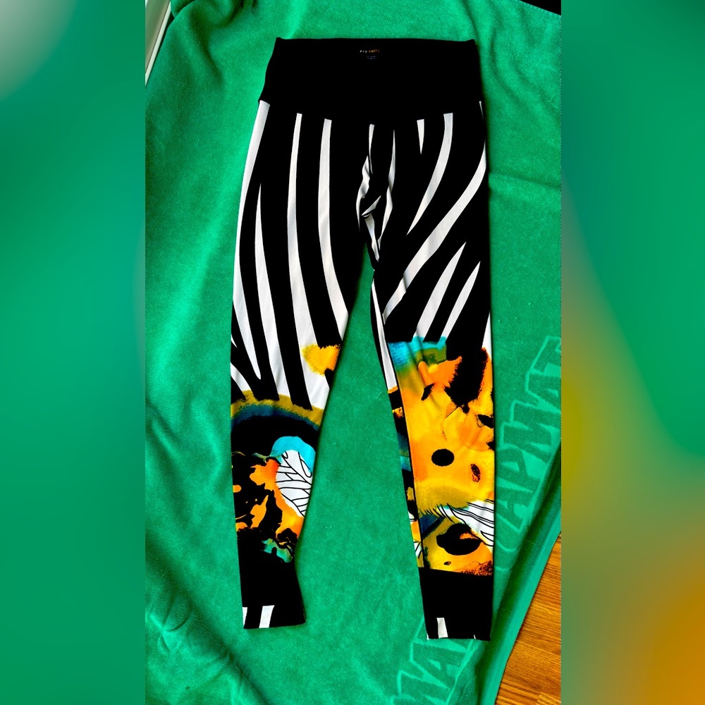 Eva Varro Statement Leggings – Size M